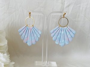 Boucles d’oreilles LIGIE modèle éventail doré.