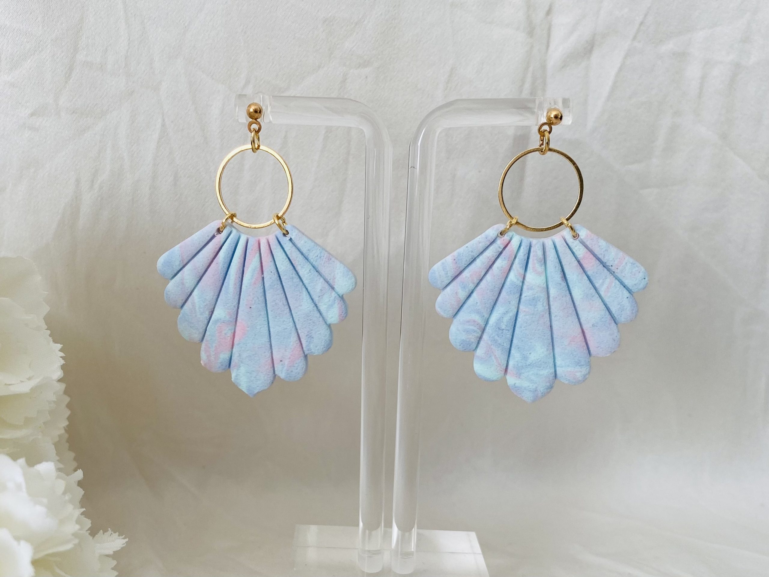 Boucles d’oreilles LIGIE modèle éventail doré.