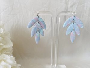 Boucles d’oreilles LIGIE modèle feuilles.