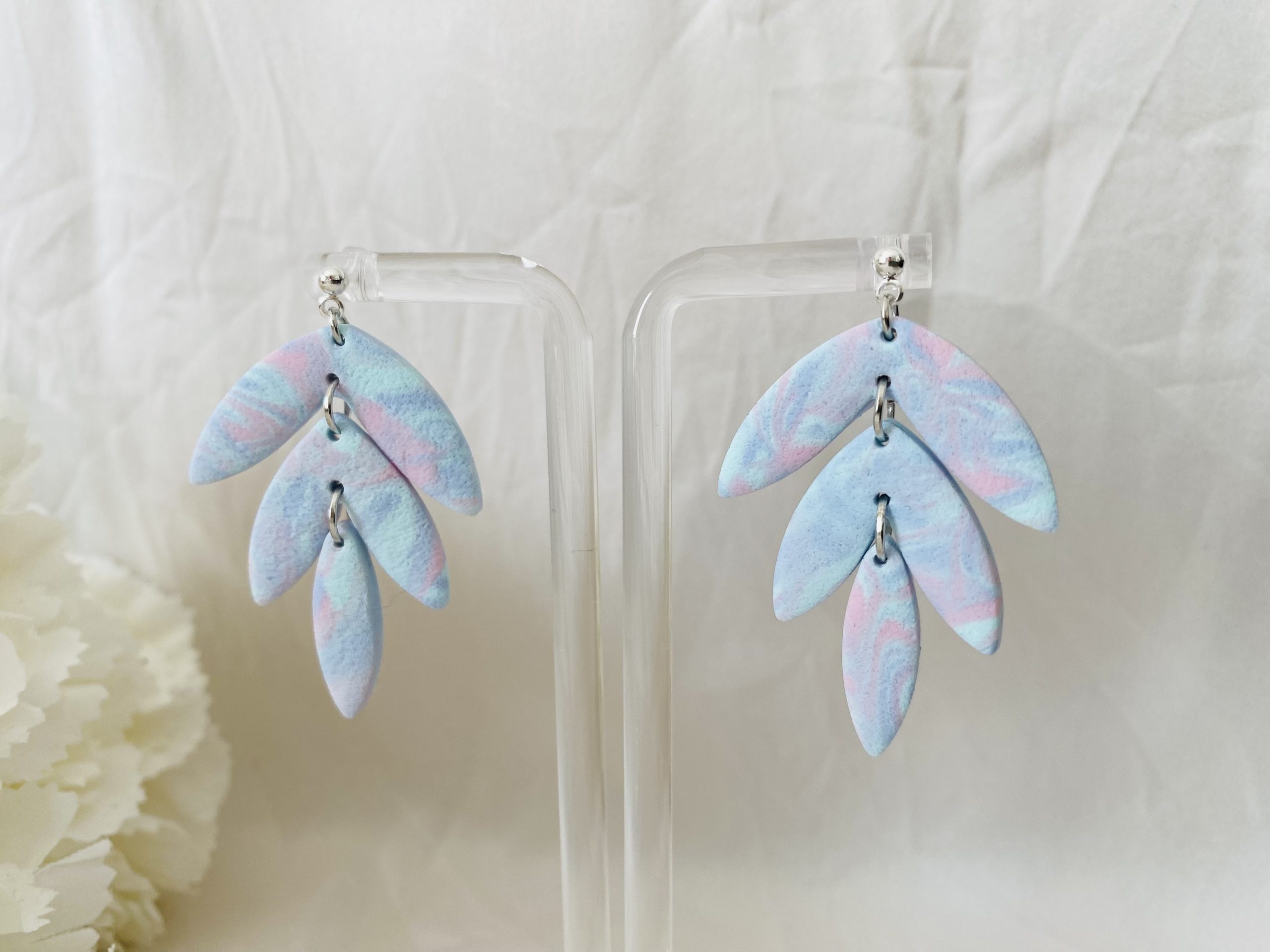 Boucles d’oreilles LIGIE modèle feuilles. – Image 2