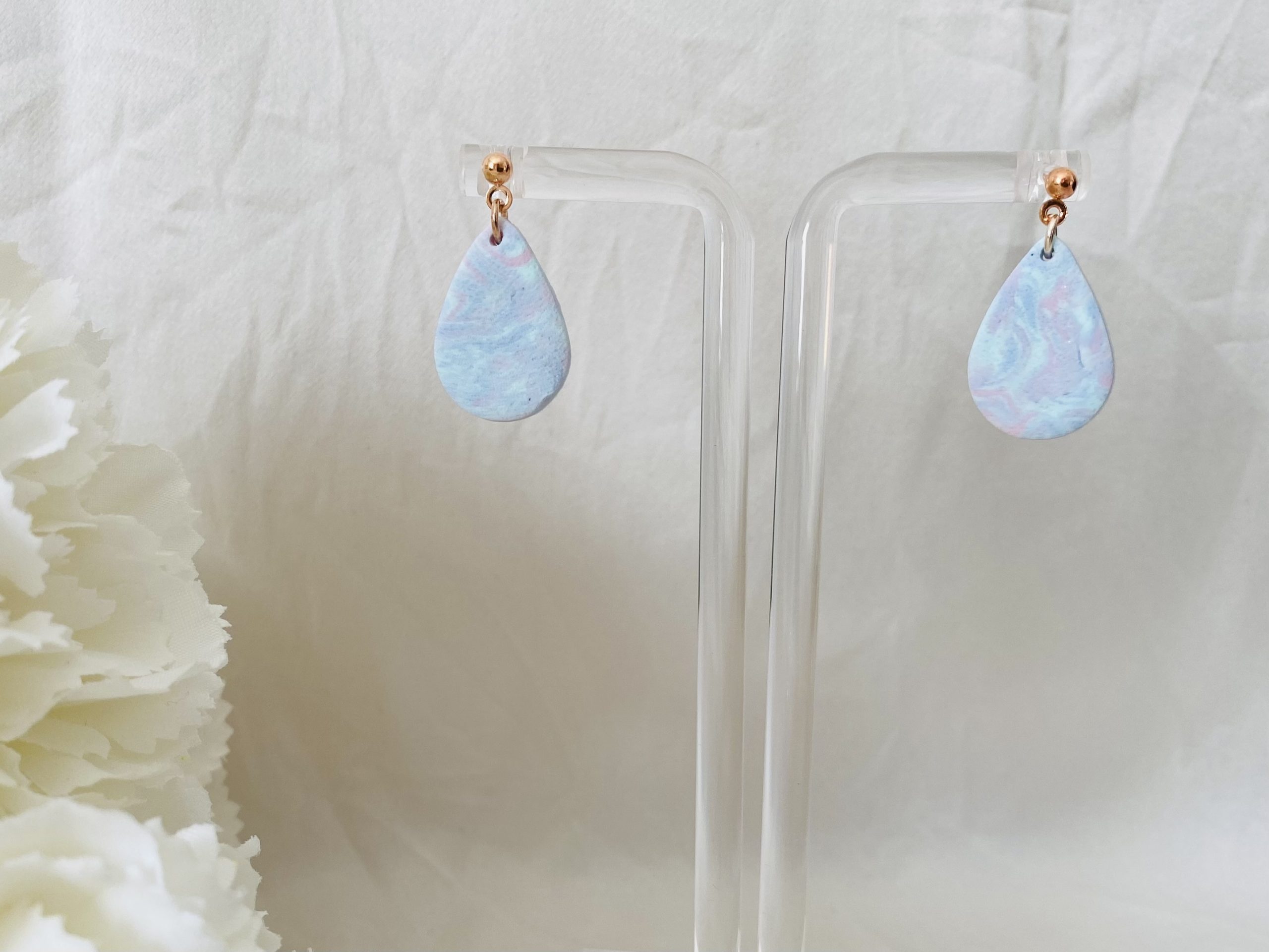 Boucles d’oreilles LIGIE modèle petites gouttes rose gold.