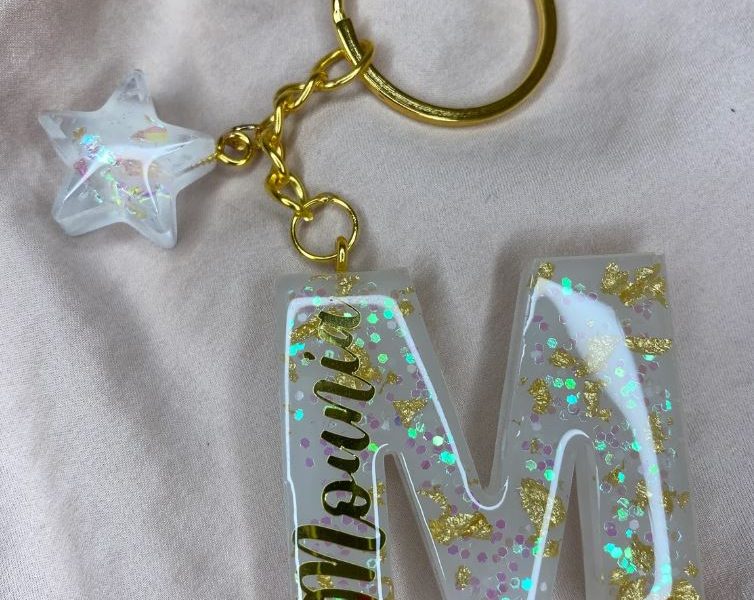Porte-clefs initiale blanc et doré breloque étoile image 1 Porte-clefs initiale blanc et doré breloque étoile image 1 Porte-clefs initiale blanc et doré breloque étoile image 2 Porte-clefs initiale blanc et doré breloque étoile image 3 Porte-clefs initiale blanc et doré breloque étoile image 4 Porte-clefs initiale blanc et doré breloque étoile image 5 Porte-clefs initiale blanc et doré breloque étoile image 6 CapricesdAndromede S'abonner Top vendeur | 57 ventes | 5 étoiles sur 5 Porte-clefs initiale, blanc et doré, breloque étoile holographique. Les caprices d'andromède.