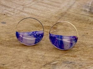 Clous demi-cercle collection GEMMES bleu, violet et argenté