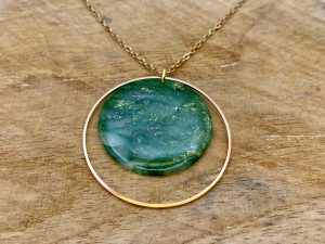 Collier cercle collection GEMMES vert et doré