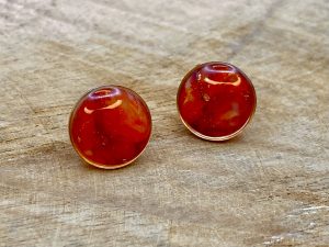 Clous d'oreilles -petit modèle - collection "Gemmes" rouge orangé et doré