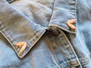 Bijoux de col rose, nude et blanc, breloque en zircon et détails en acier inoxydable doré, fermoir pin's doré. (la paire) les caprices d'andromède