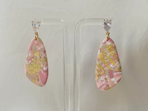 Boucles d’oreilles pendantes rose FREYJA