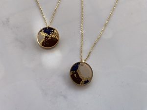 Collier AUTOMNE - pendentif rond petit modèle.