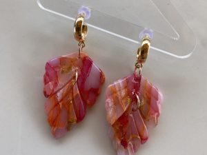 Boucles d'oreilles HESTIA - modèle plume et fermoir créole