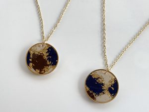 Collier AUTOMNE - pendentif rond grand modèle.