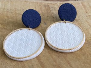 Boucles d’oreilles FAÏENCE détail doré. Bleu marine, vert forêt, rouge bordeaux, jaune safran